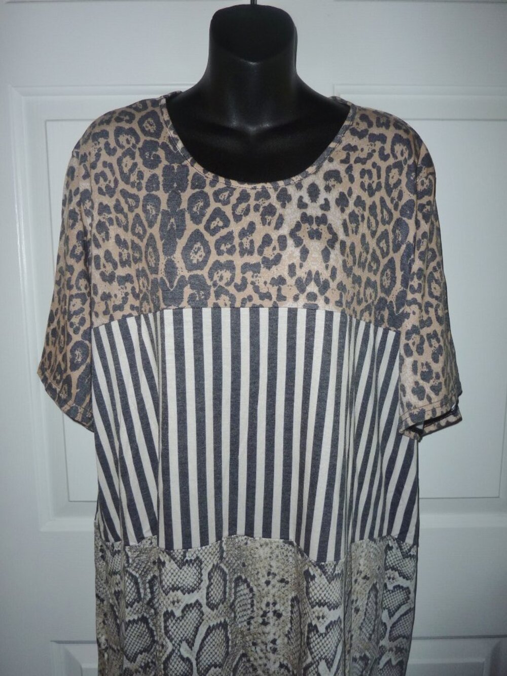NWT Southern Stitch Shorted Sleeve Tunic Leopard, Stripe and Snake Print Size 3X